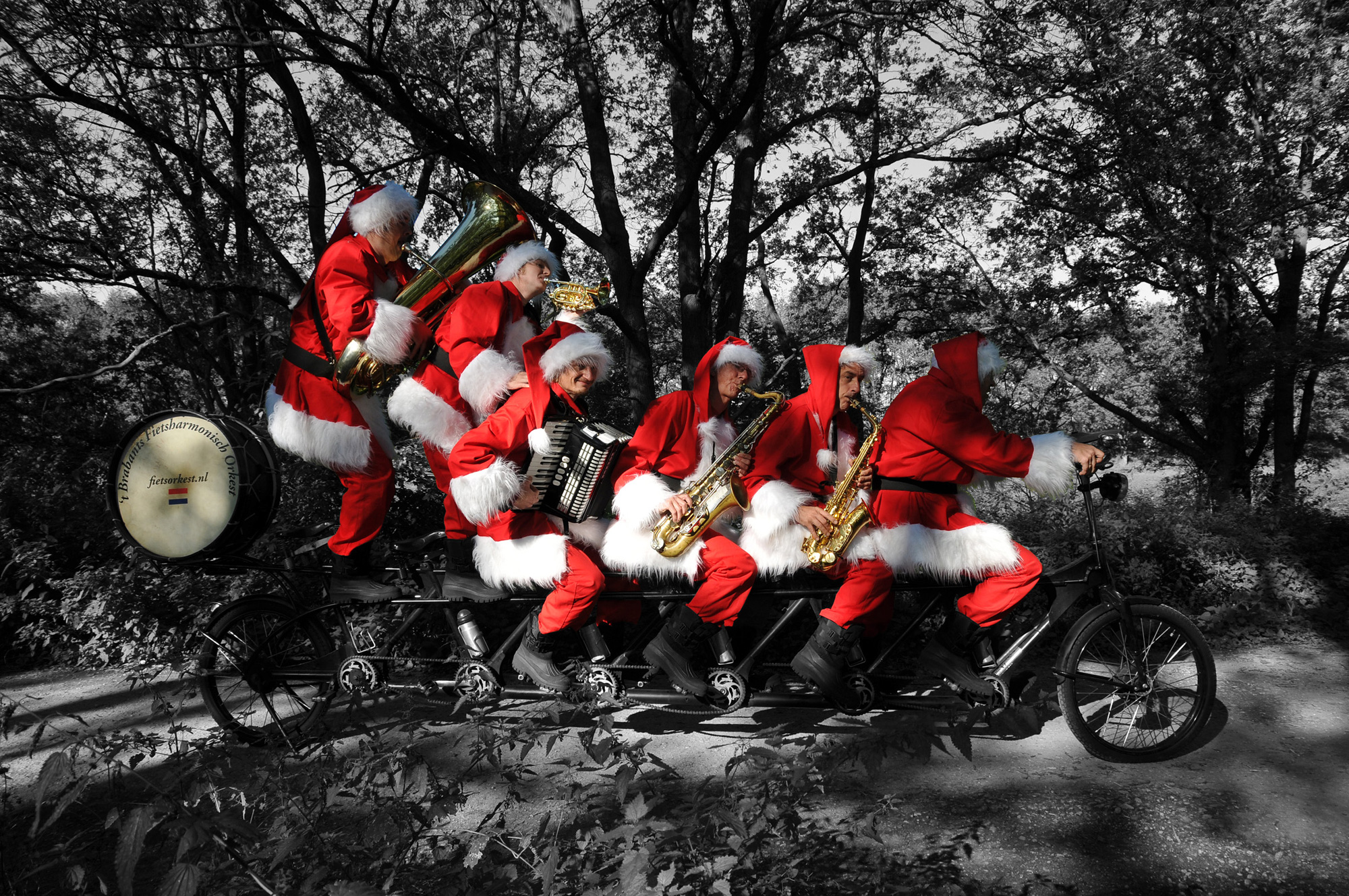 Kerstmannenfietsorkest
